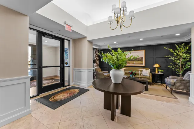 $500,000 | 1320 Riverside Lane, Unit 112, Mendota Heights, MN 55118