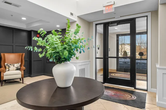 $500,000 | 1320 Riverside Lane, Unit 112, Mendota Heights, MN 55118