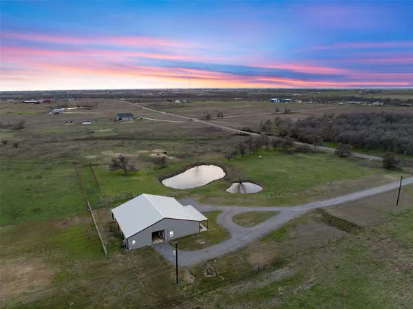 $800,000 | 700 County Road 466, Elgin, TX 78621