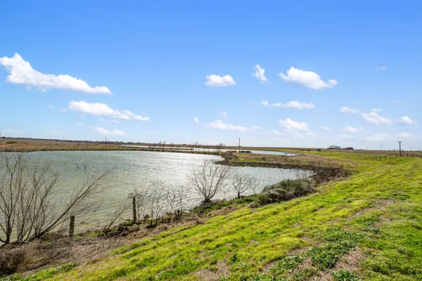 $800,000 | 700 County Road 466, Elgin, TX 78621