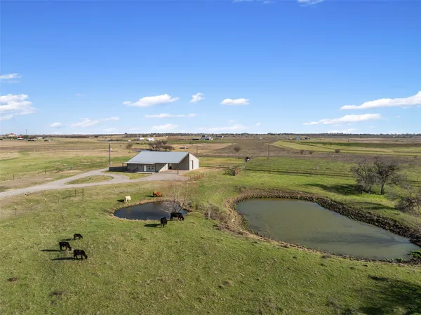 $800,000 | 700 County Road 466, Elgin, TX 78621