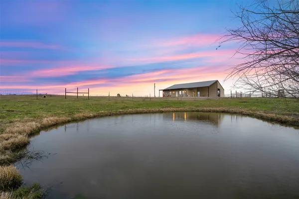 $800,000 | 700 County Road 466, Elgin, TX 78621