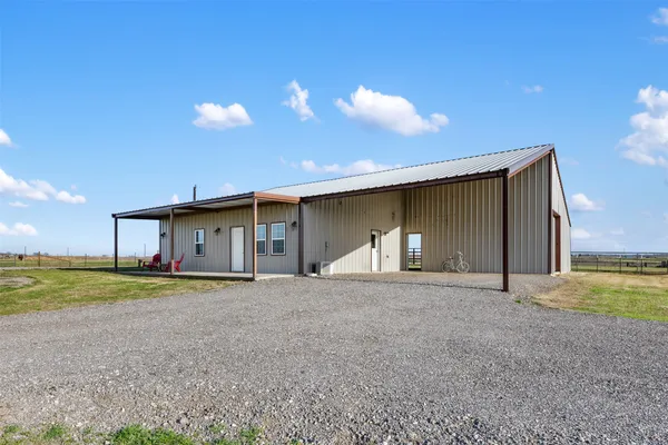 $800,000 | 700 County Road 466, Elgin, TX 78621