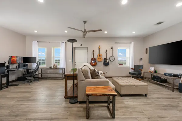 $800,000 | 700 County Road 466, Elgin, TX 78621