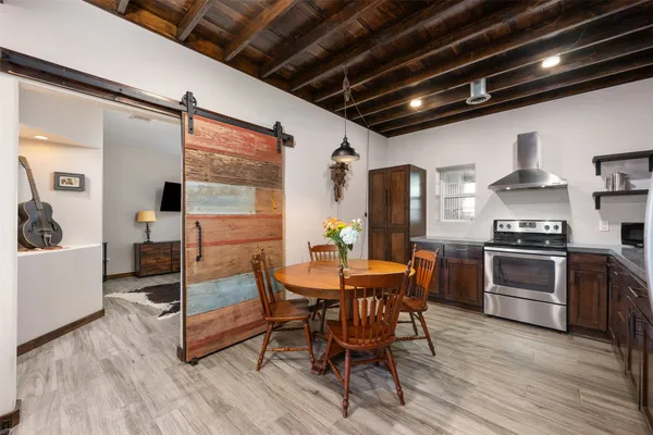 $800,000 | 700 County Road 466, Elgin, TX 78621