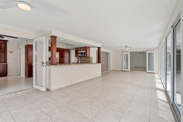 a view of a big room with closet and windows