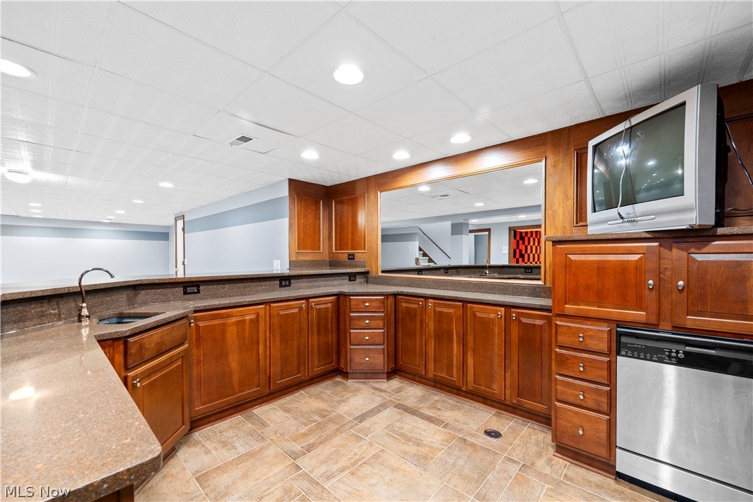 6232 Oak Point Road Lorain, OH 44053 - Photo 37 of 49 Gallery Image 37
