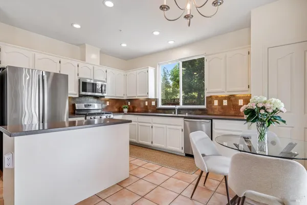 $1,229,000 | 232 Cambridge Lane, Petaluma, CA 94952