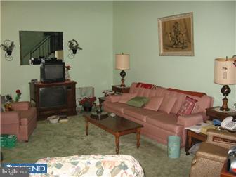 716 East Chestnut Hill Road Newark, DE 19713 - Photo 3 of 11 Living Room