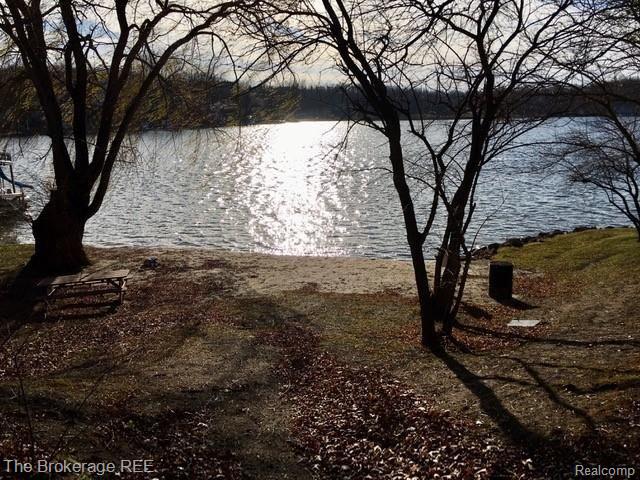 2095 Miles Road Lapeer, MI 48446 - Photo 29 of 32 IMG_1149.jpg