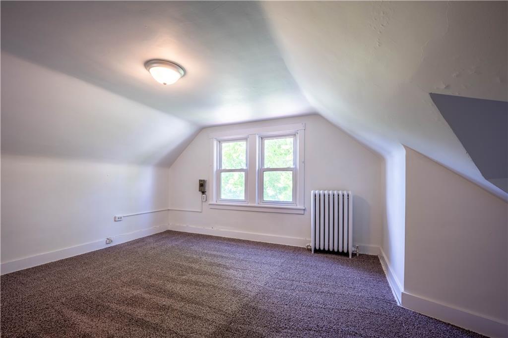 6418 Landview Road Pittsburgh, PA 15217 - Photo 22 of 24 an empty room with windows