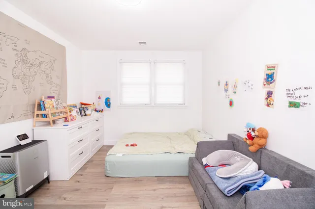 a very nice looking room with a baby bed