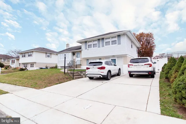 a car parked in front of white house