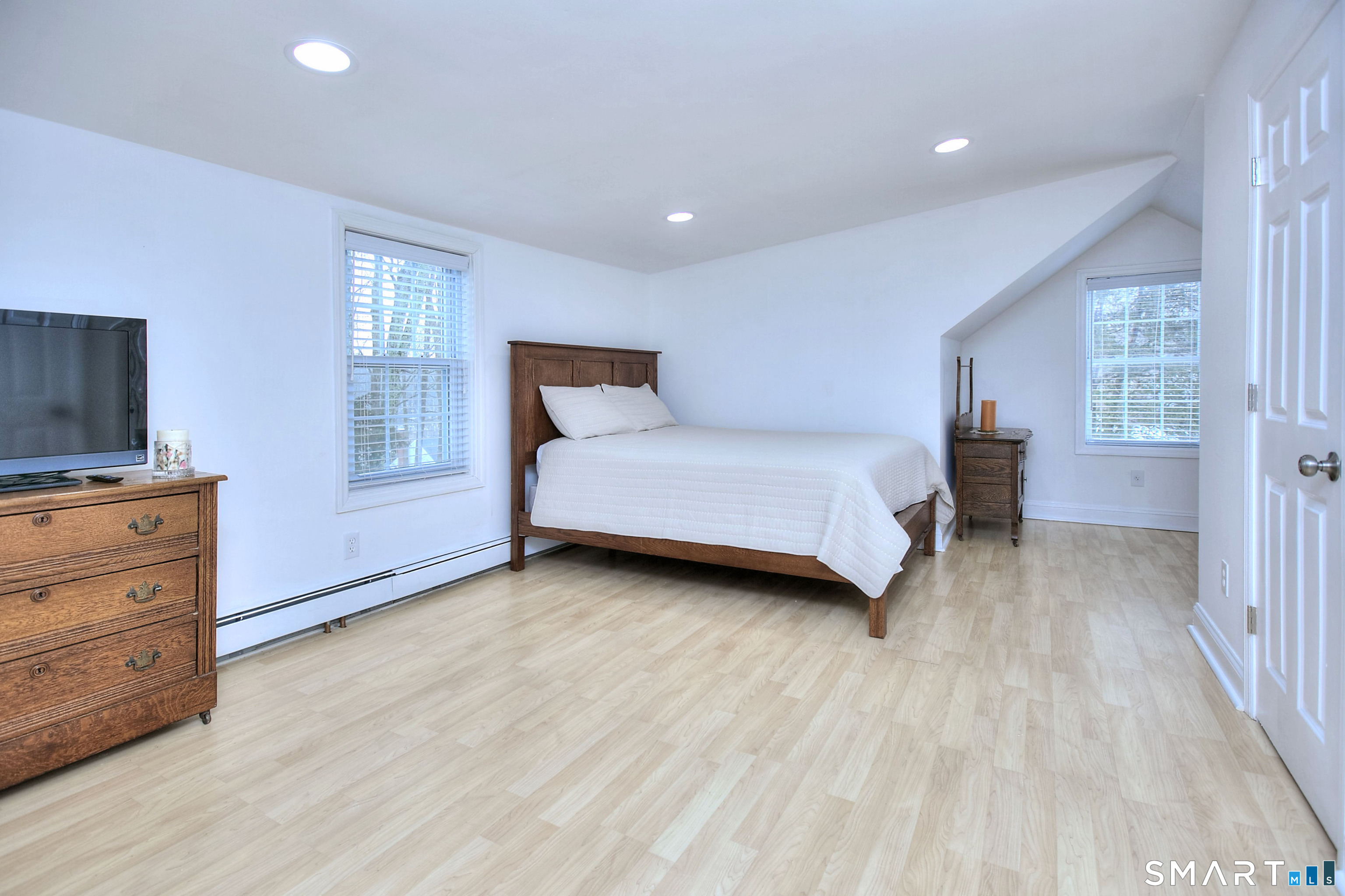 46 Crest Road Ridgefield, CT 06877 - Photo 19 of 41 a room with a bed and a television