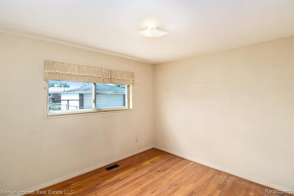 17962 Airport Road Fraser, MI 48026 - Photo 10 of 24 Gallery Image 10