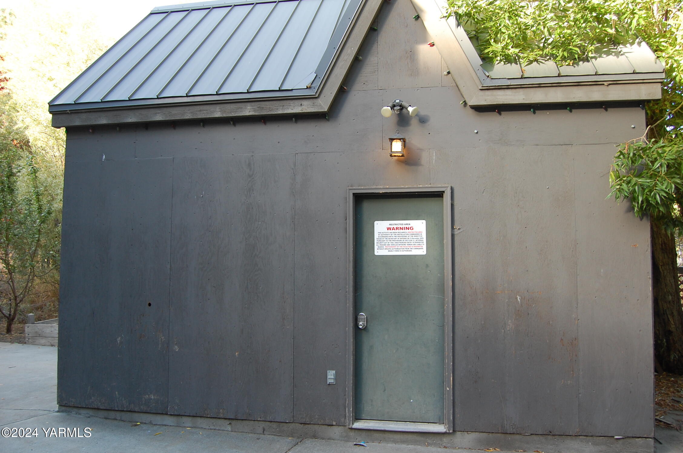 160 Tampico Park Road Yakima, WA 98903 - Photo 2 of 26 a view of a door of the house