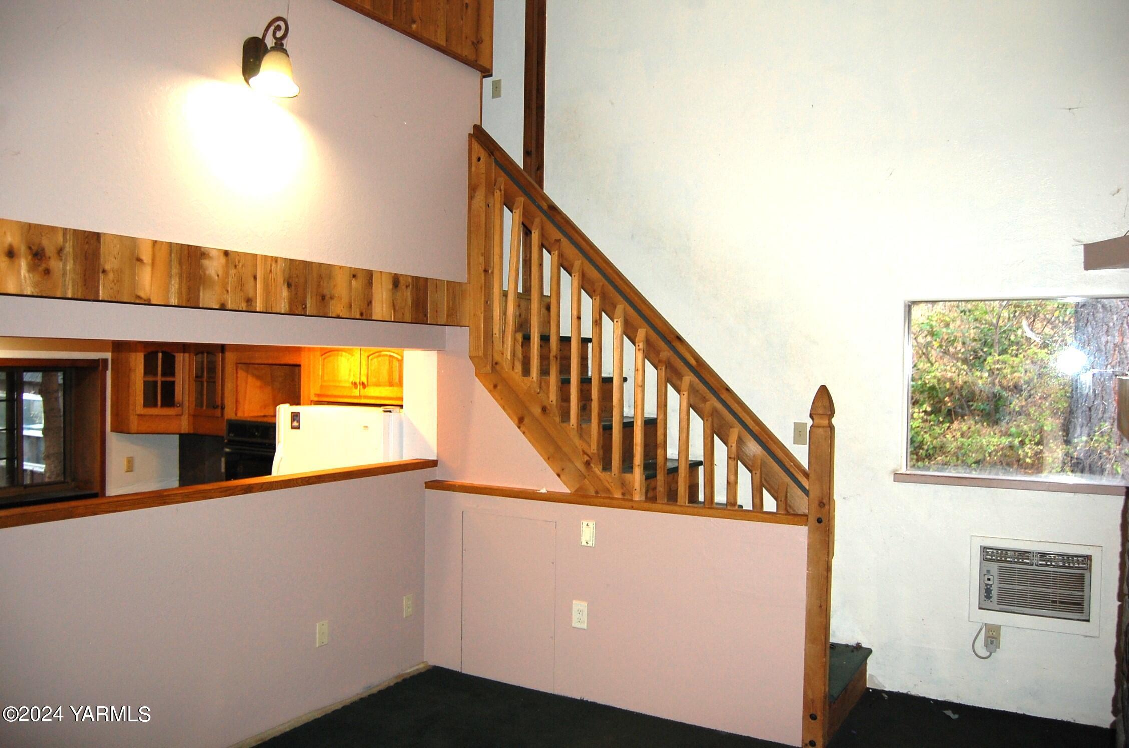 160 Tampico Park Road Yakima, WA 98903 - Photo 5 of 26 a view of an entryway