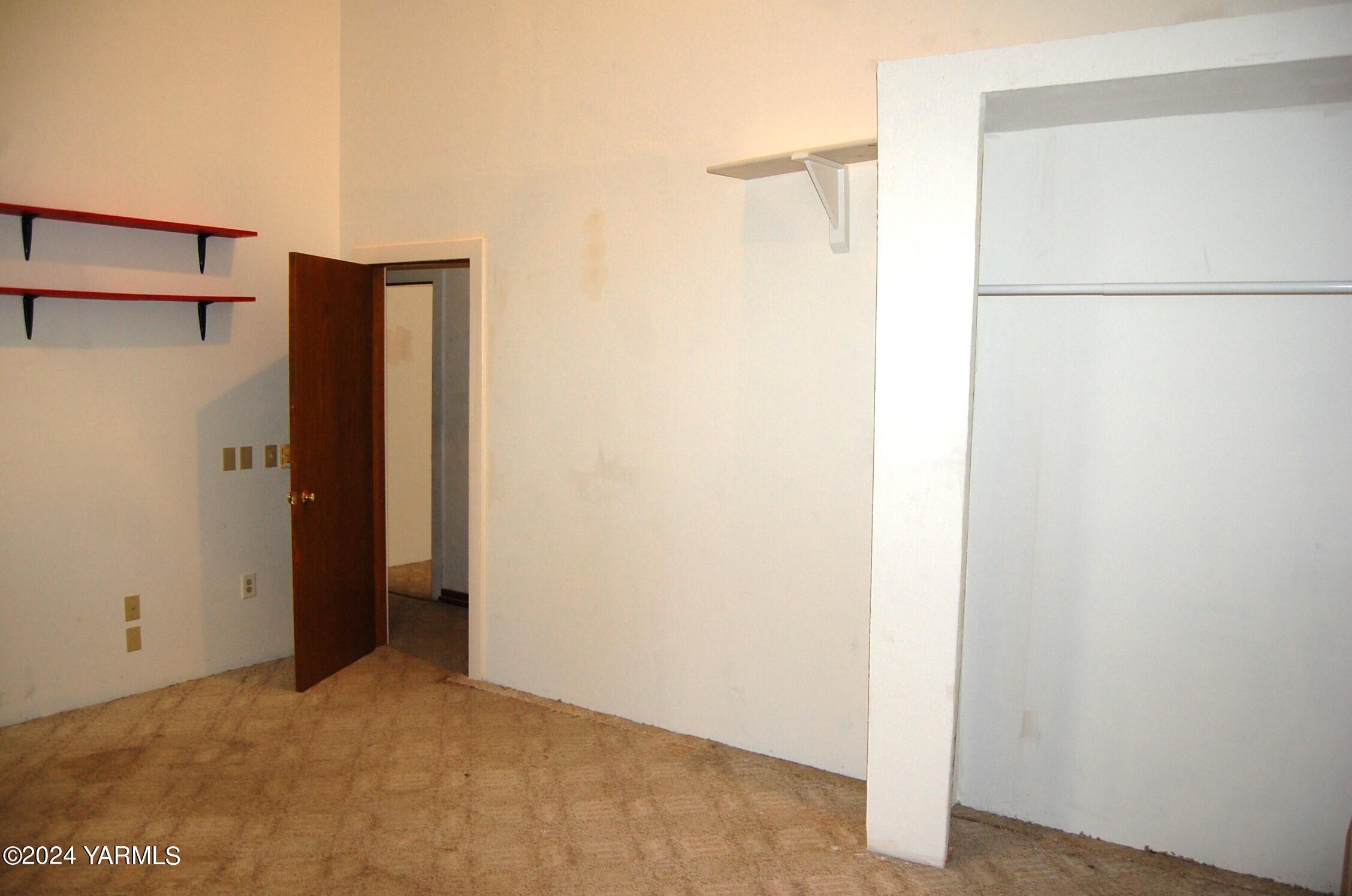 160 Tampico Park Road Yakima, WA 98903 - Photo 10 of 26 a view of closet