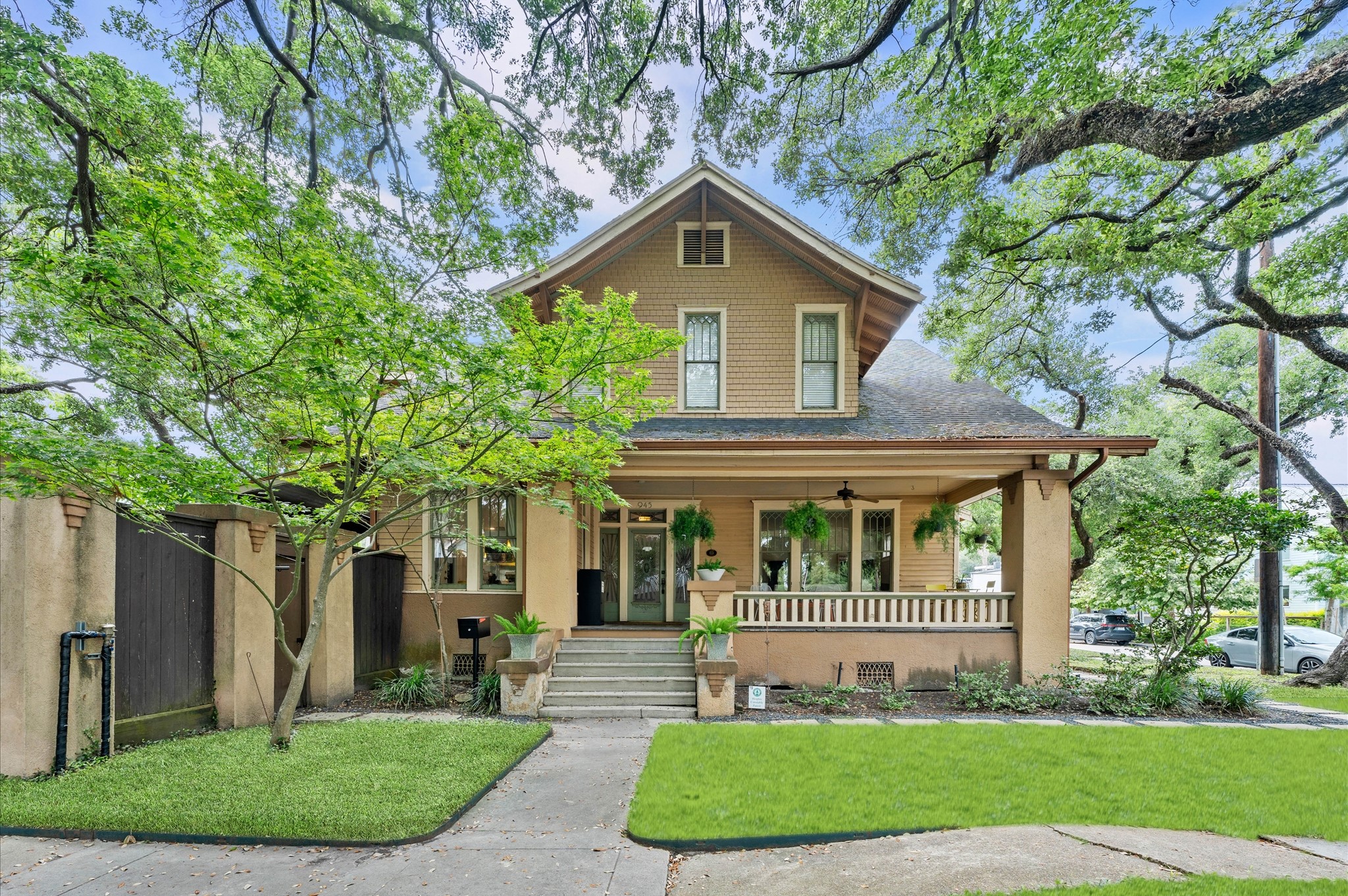 945 Harvard Street Houston, TX 77008 - Photo 9 of 47 a view of house with a yard