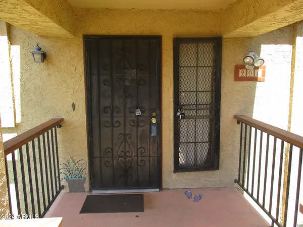$1,700 | 8202 North 21st Drive, Unit B201, Phoenix, AZ 85021