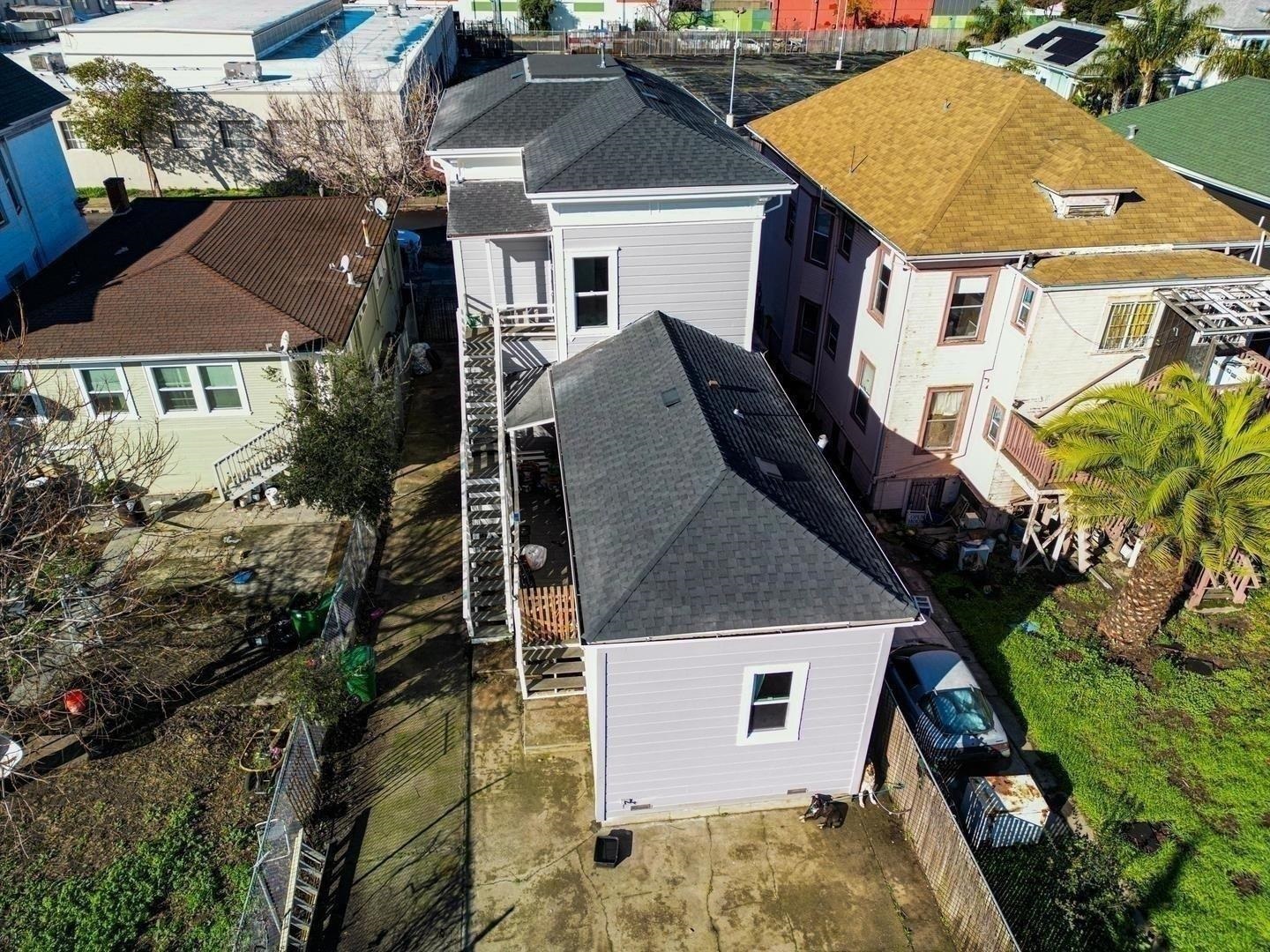 1432 Union Street, Unit UPPR Oakland, CA 94607 - Photo 26 of 27 Ensuite Bathroom