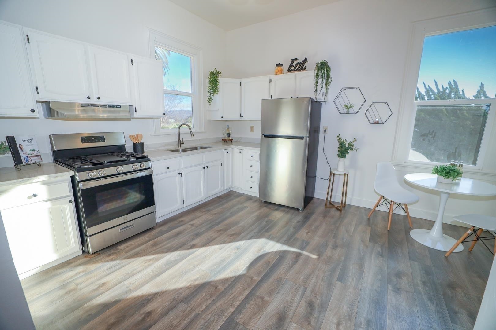 1432 Union Street, Unit UPPR Oakland, CA 94607 - Photo 3 of 27 Upper Unit Kitchen
