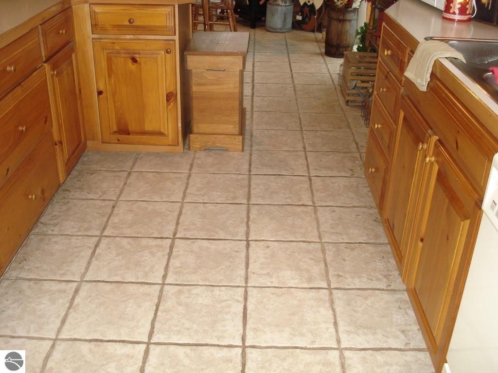 8441 Clarabella Road Clare, MI 48617 - Photo 9 of 38 1794617-8.JPG