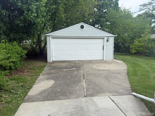 970 Champaign Road Lincoln Park, MI 48146 - Photo 2 of 28 View of detached garage