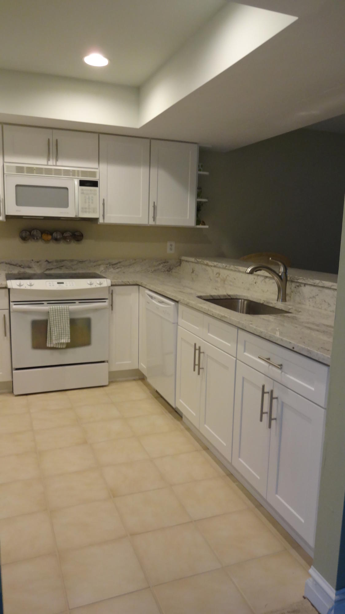 454 Ashwood Place Boca Raton, FL 33431 - Photo 1 of 26 kitchen