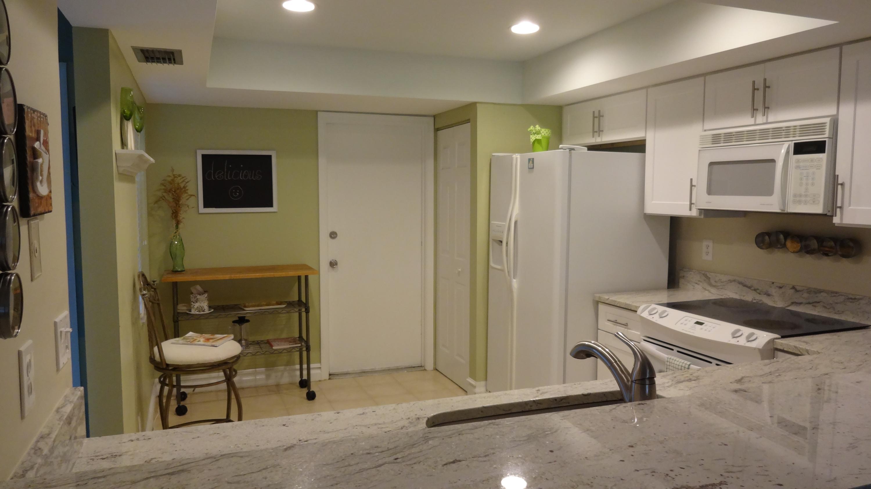 454 Ashwood Place Boca Raton, FL 33431 - Photo 4 of 26 eat in kitchen