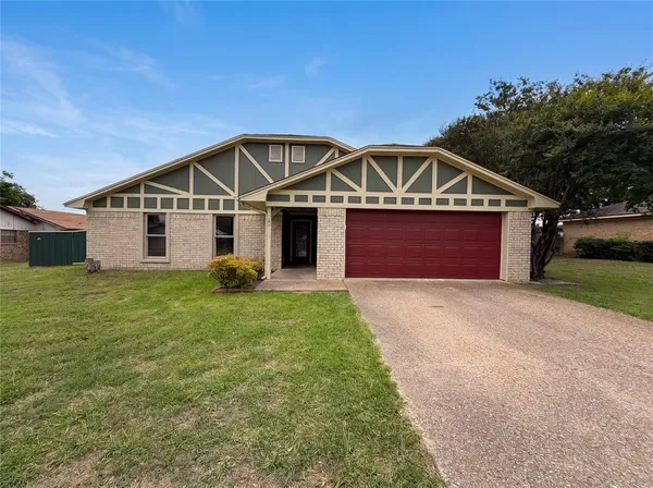 $255,000 | 208 Dakota Drive, Hewitt, TX 76643