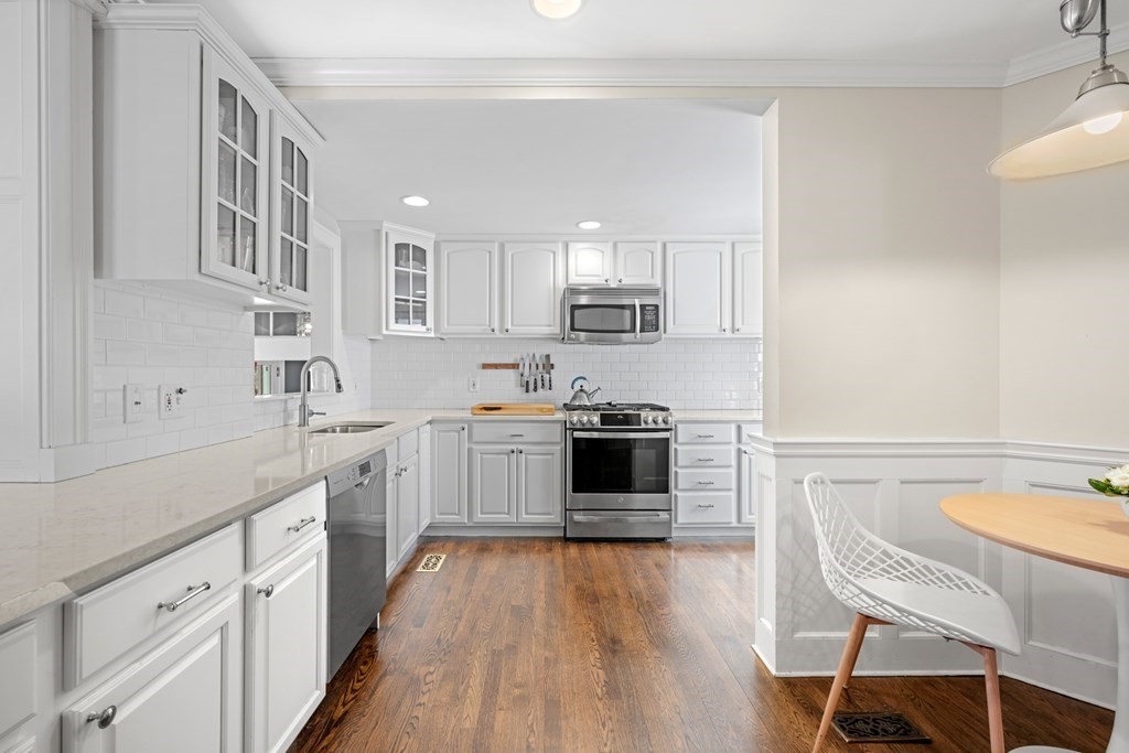 19 Elmwood Road Wellesley, MA 02481 - Photo 12 of 41