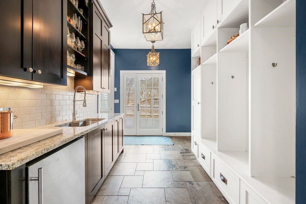 19 Elmwood Road Wellesley, MA 02481 - Photo 24 of 41 a kitchen with granite countertop lots of counter top space