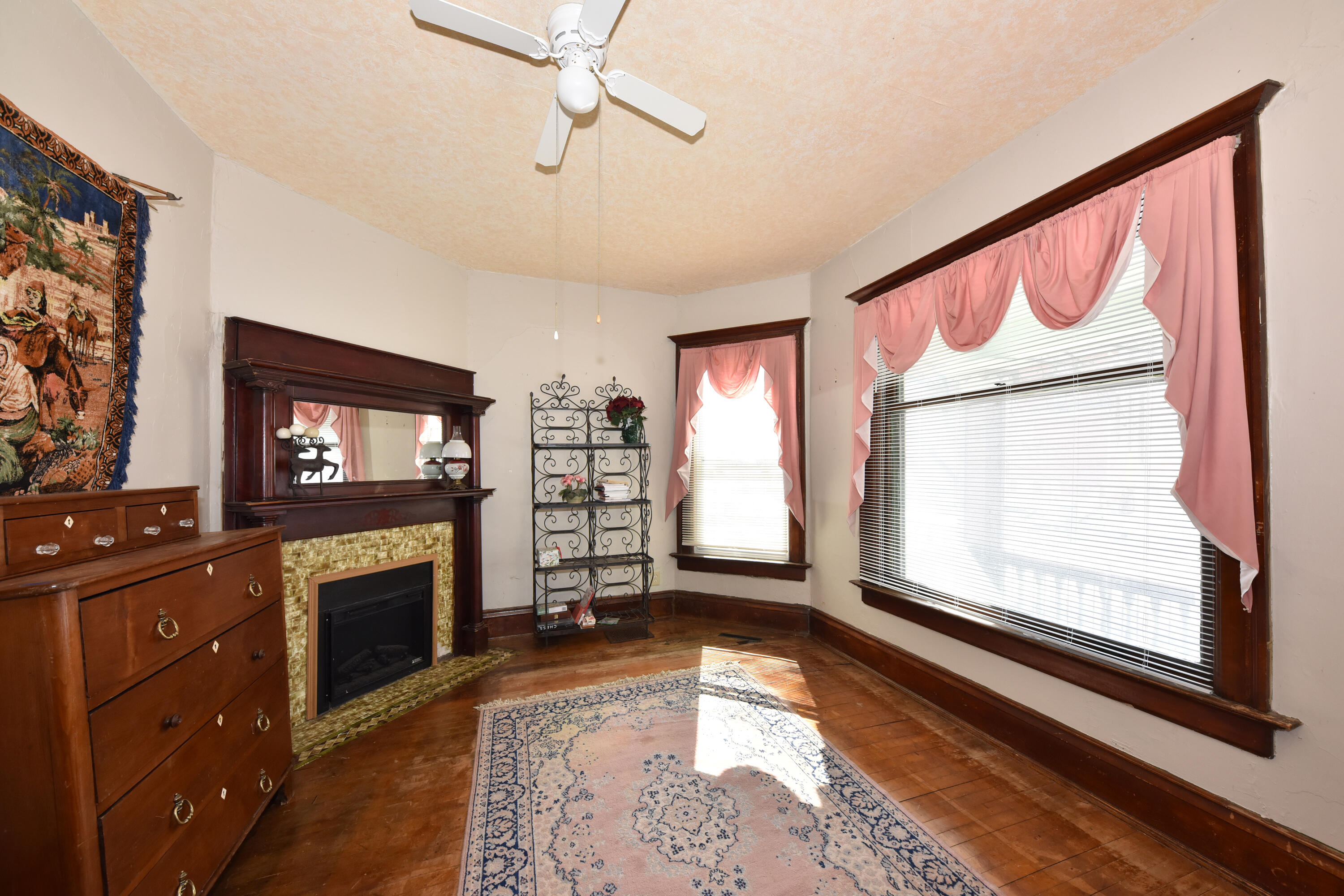1016 North 29th Street Milwaukee, WI 53208 - Photo 2 of 47 EUP_8082