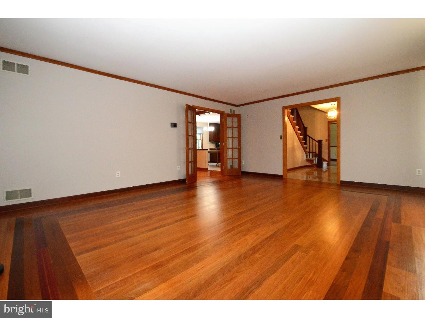 880 Yorkshire Road Bethlehem, PA 18017 - Photo 3 of 22 Gallery Image 3