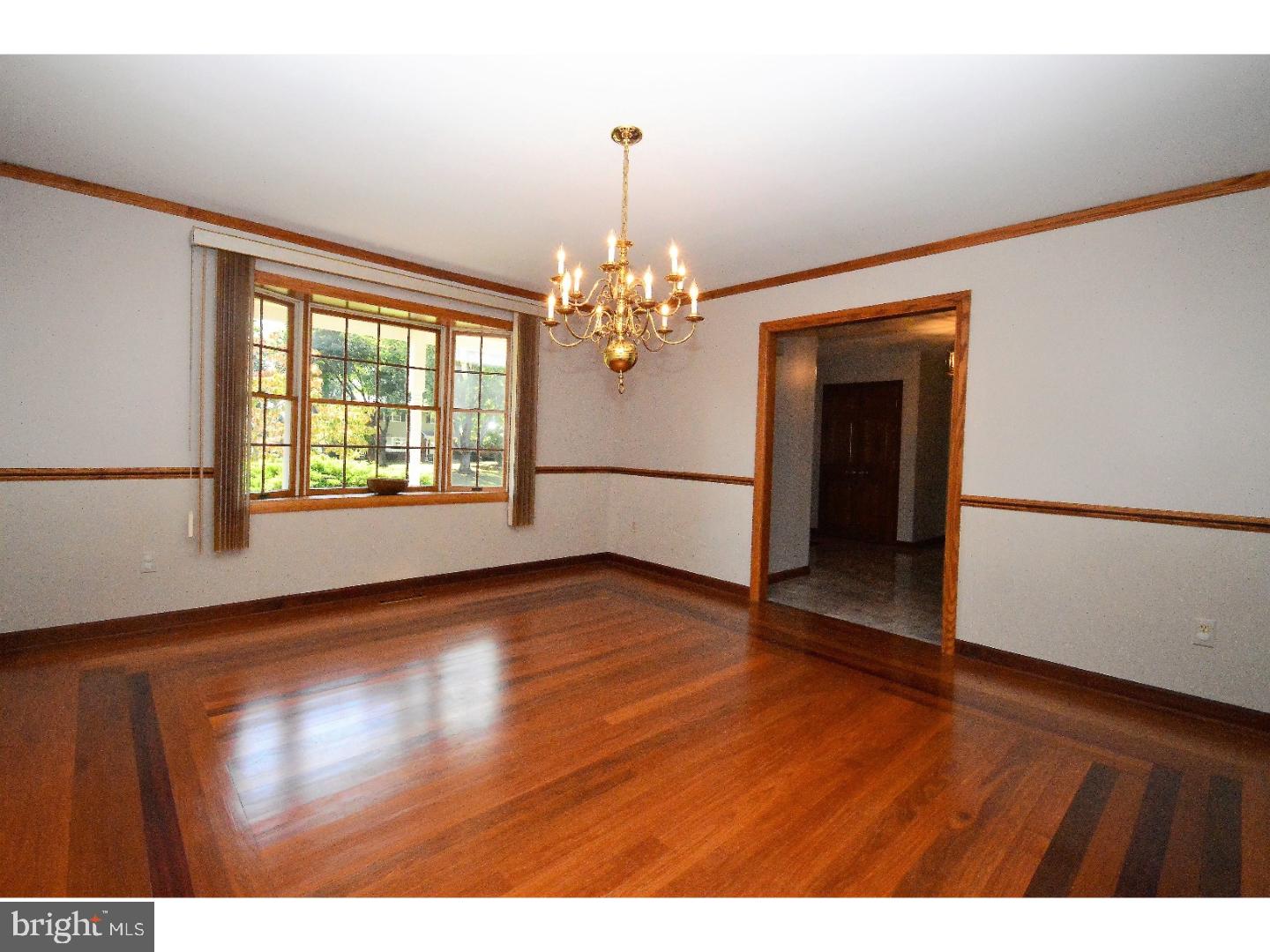 880 Yorkshire Road Bethlehem, PA 18017 - Photo 4 of 22 Gallery Image 4