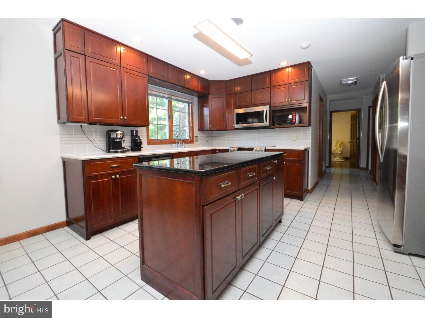 880 Yorkshire Road Bethlehem, PA 18017 - Photo 8 of 22 Gallery Image 8