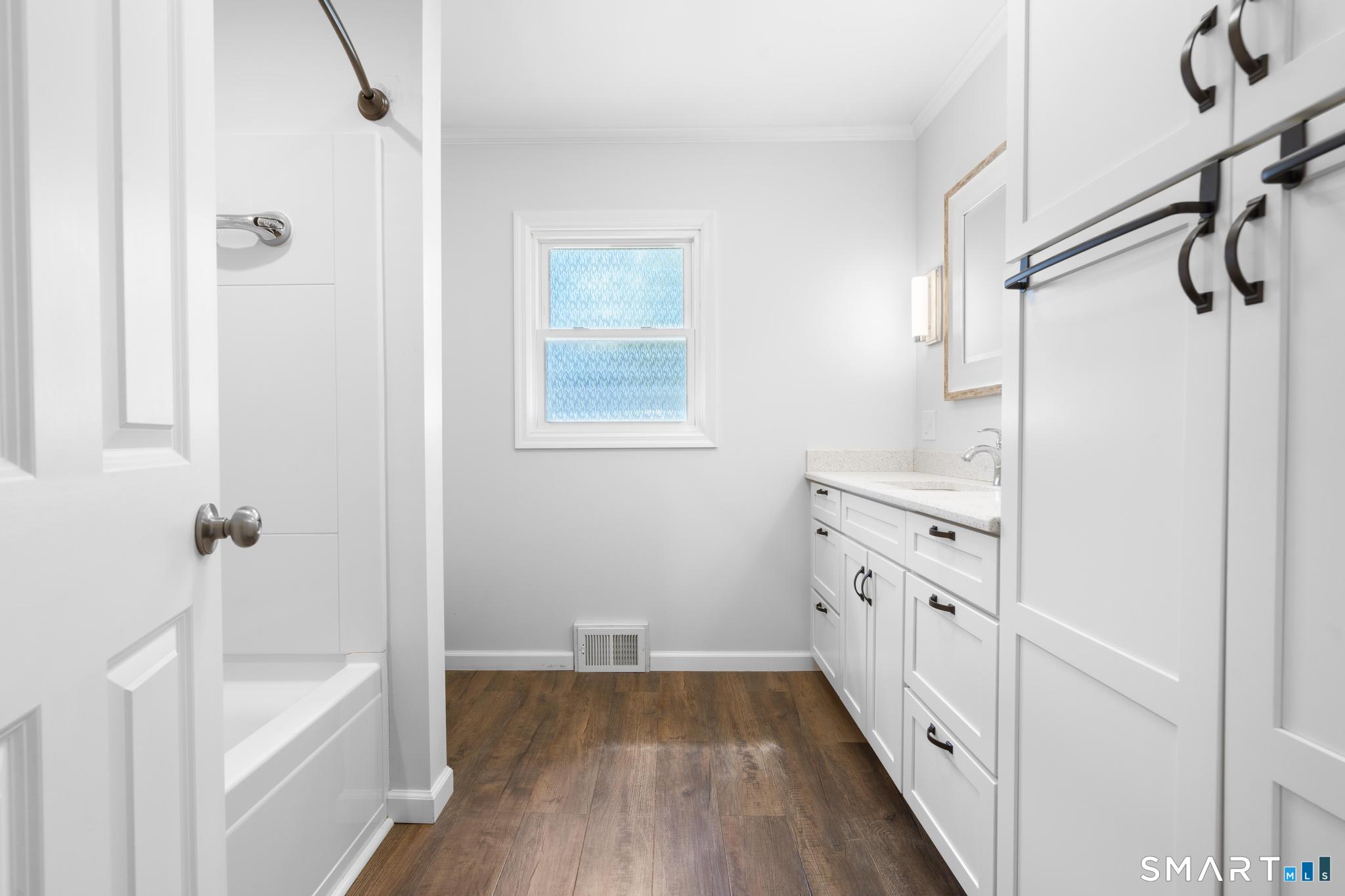 48 Prospect Avenue East Lyme, CT 06357 - Photo 10 of 38