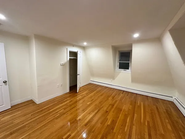 $2,400 | 440 Newtonville Avenue, Unit 4, Newton, MA 02460