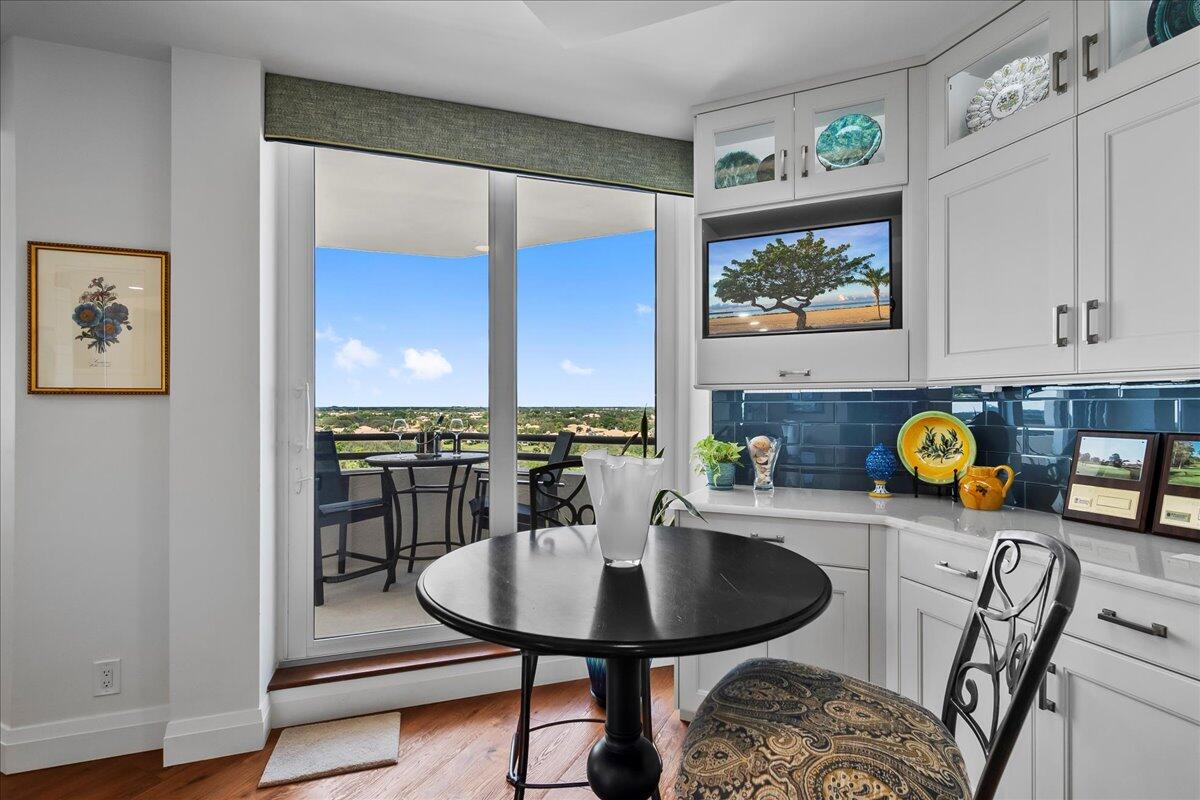 3322 Casseekey Island Road, Unit 901 Jupiter, FL 33477 - Photo 13 of 67 Eat-In Kitchen