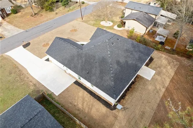 a view of house with a street