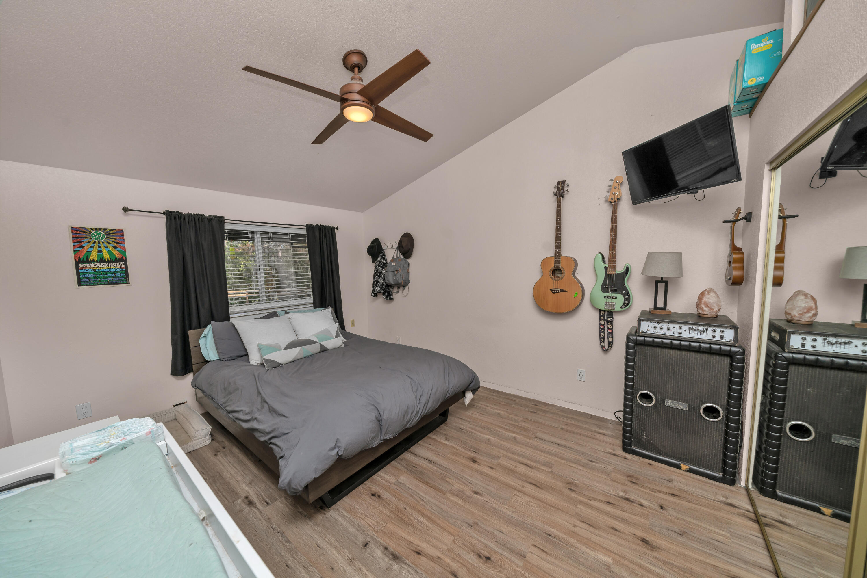 4225 Southside Road Grants Pass, OR 97527 - Photo 8 of 13 Bedroomv2