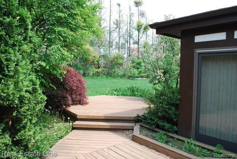 25360 Rutledge Crossing Farmington, MI 48335 - Photo 7 of 25 Deck