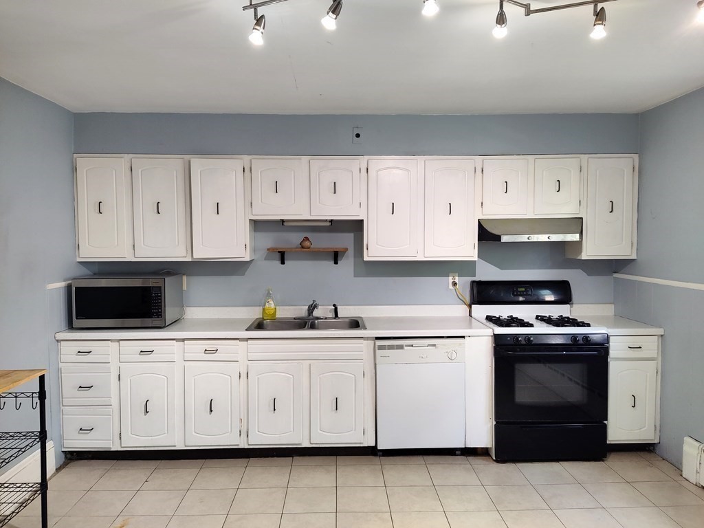 17 Harding Avenue, Unit 1 Waltham, MA 02453 - Photo 4 of 12