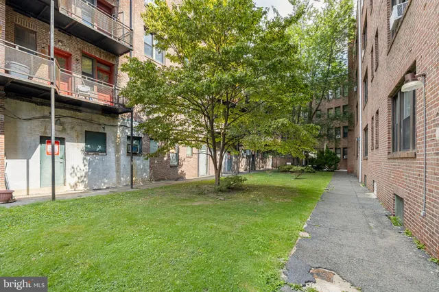 $949 | 7250 Chestnut Street, Unit D 402, Upper Darby, PA 19082