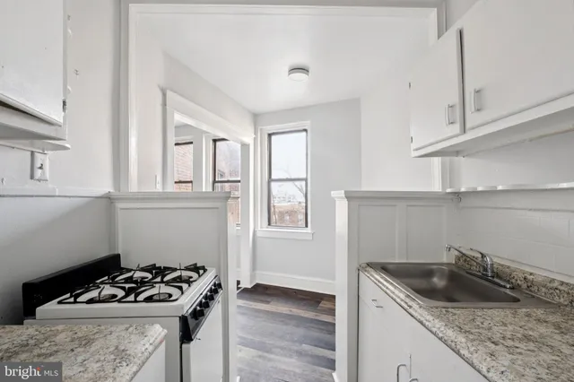 $949 | 7250 Chestnut Street, Unit D 402, Upper Darby, PA 19082