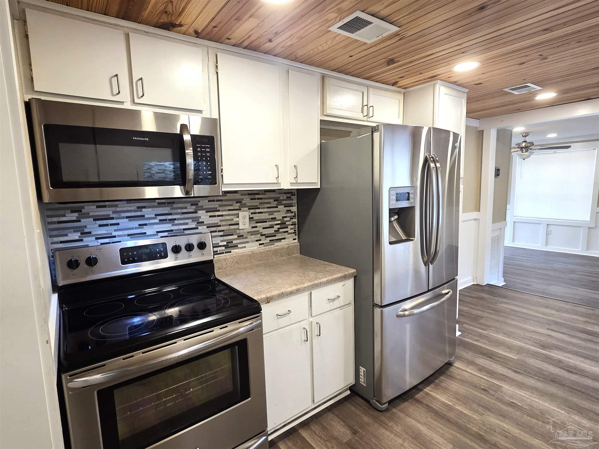 7962 Graves Road Pensacola, FL 32514 - Photo 13 of 35 Smooth Top Stove / Refrigerator / Freezer