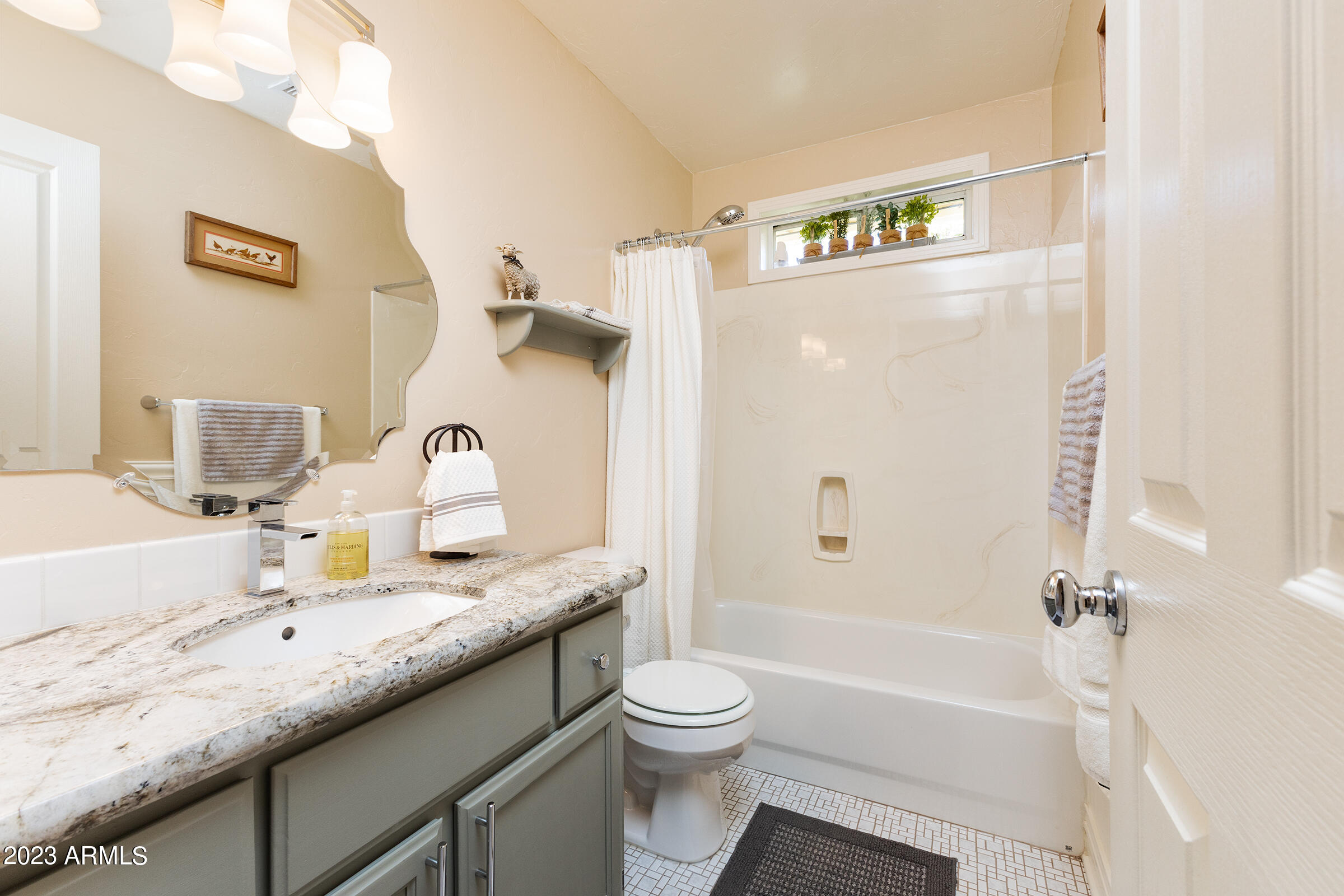 805 West Little Ranch Road Paulden, AZ 86334 - Photo 31 of 122 11.GuestBathroom2psd