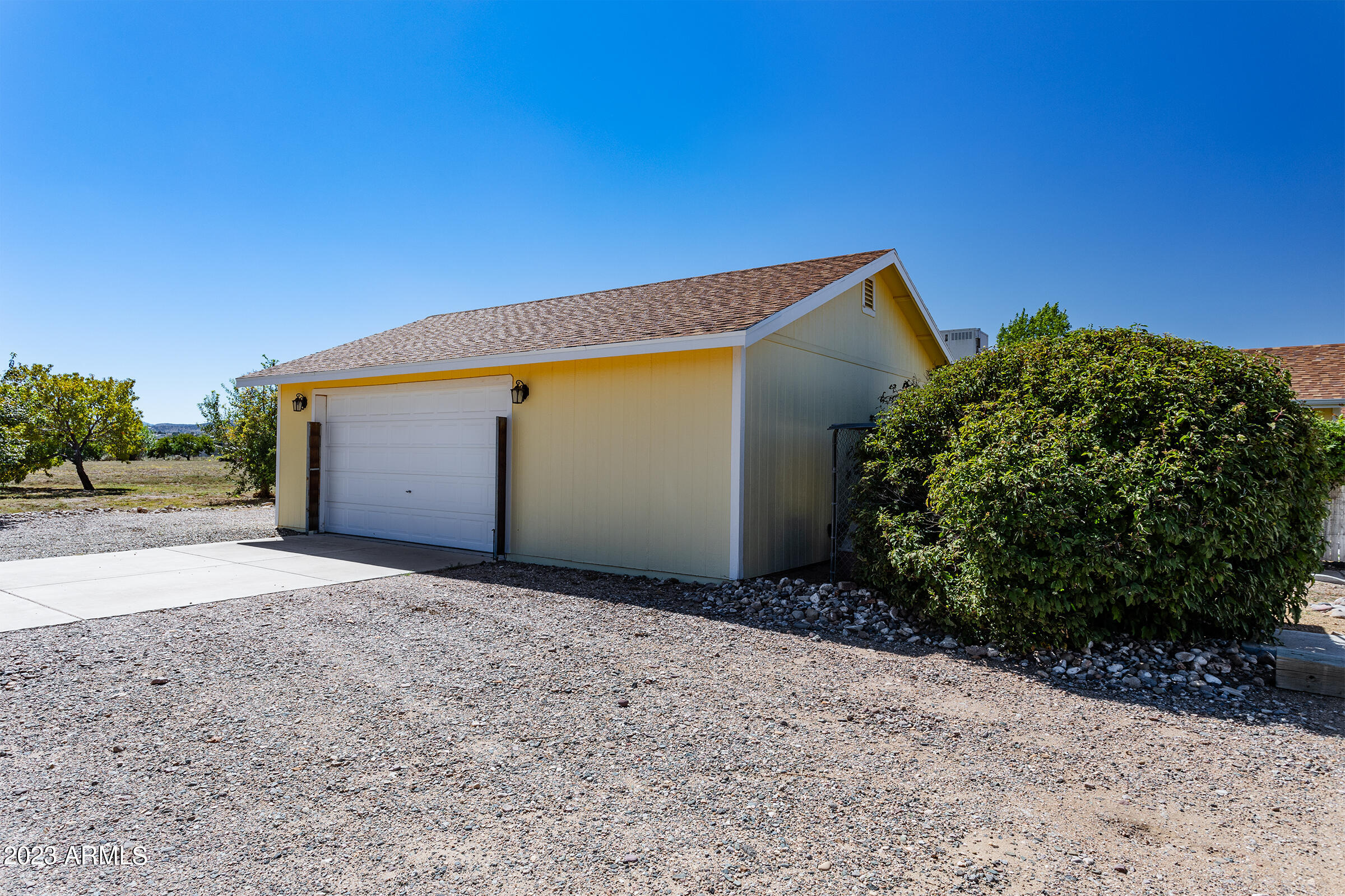 805 West Little Ranch Road Paulden, AZ 86334 - Photo 41 of 122 17.Garage_01