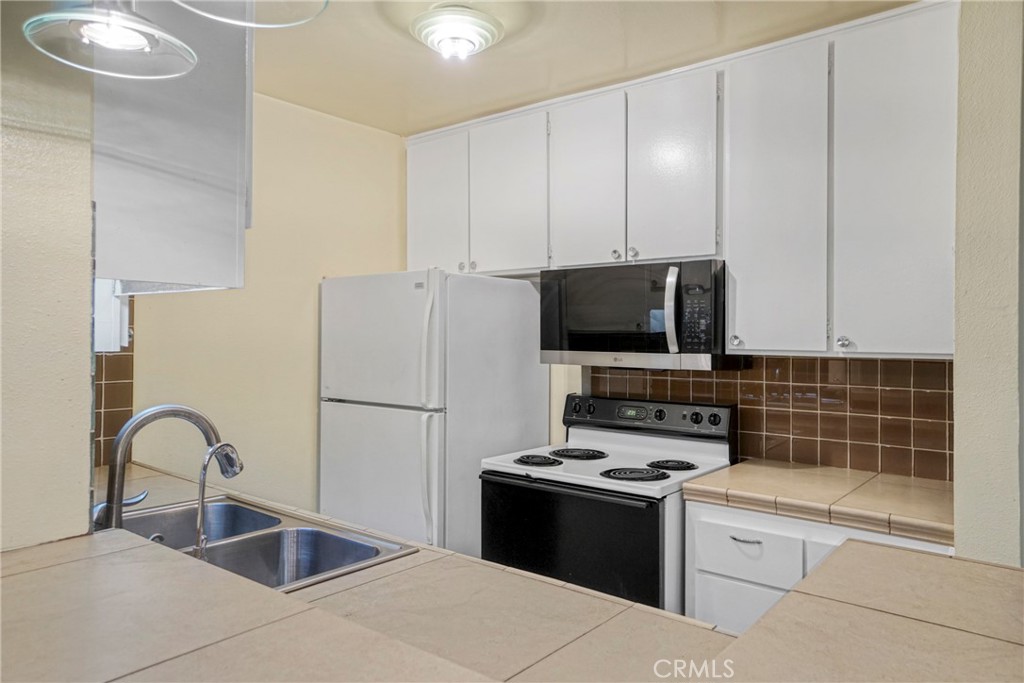 8650 Gulana Avenue Playa del Rey, CA 90293 - Photo 11 of 46 a kitchen with a sink a stove and refrigerator